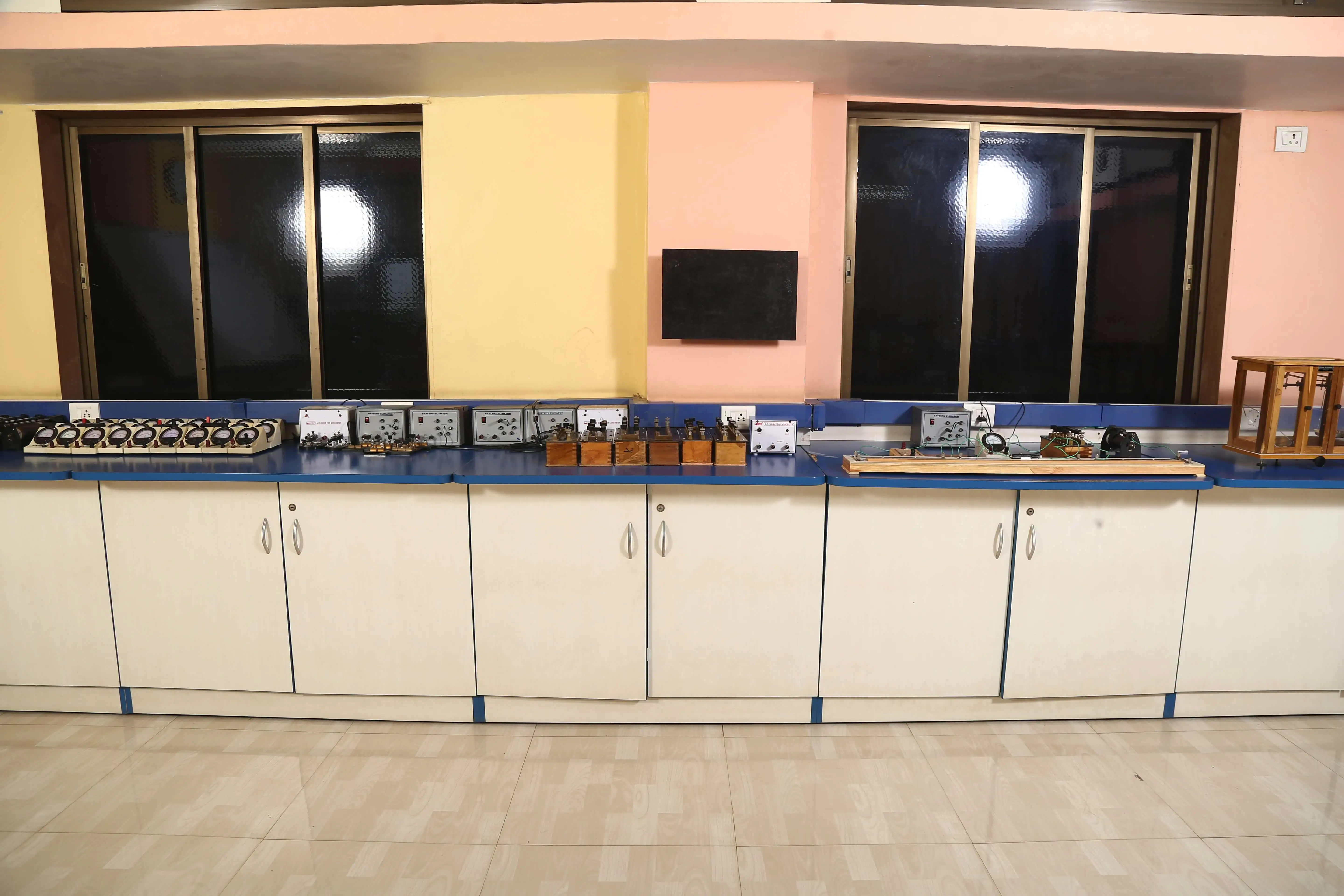 https://saraswat.creativediva.in/wp-content/uploads/2026/09/Electrical-Lab.webp