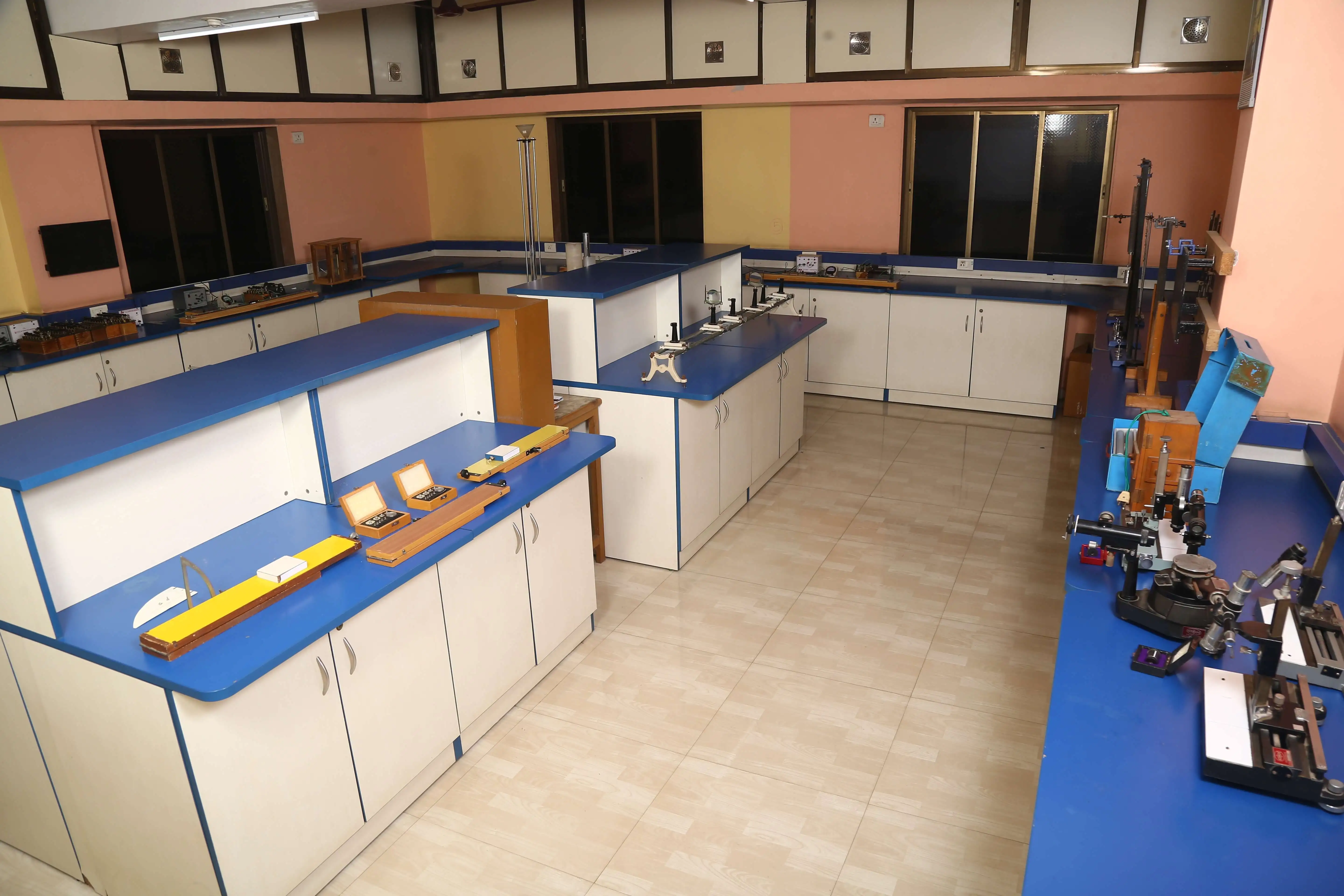 https://saraswat.creativediva.in/wp-content/uploads/2026/09/Electrical-Lab2.webp