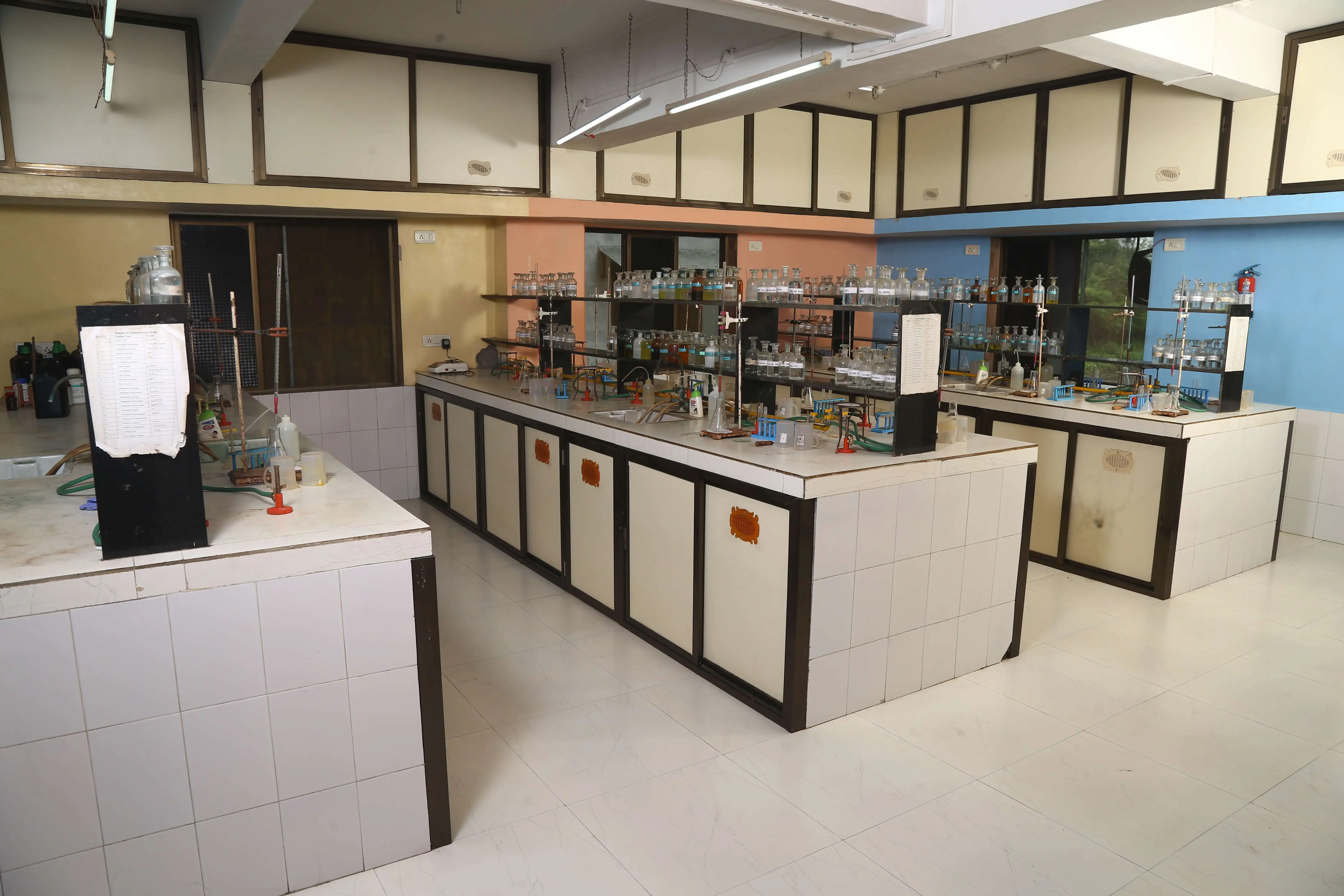 https://saraswat.creativediva.in/wp-content/uploads/2026/09/School-or-College-Laboratory-Setup.webp