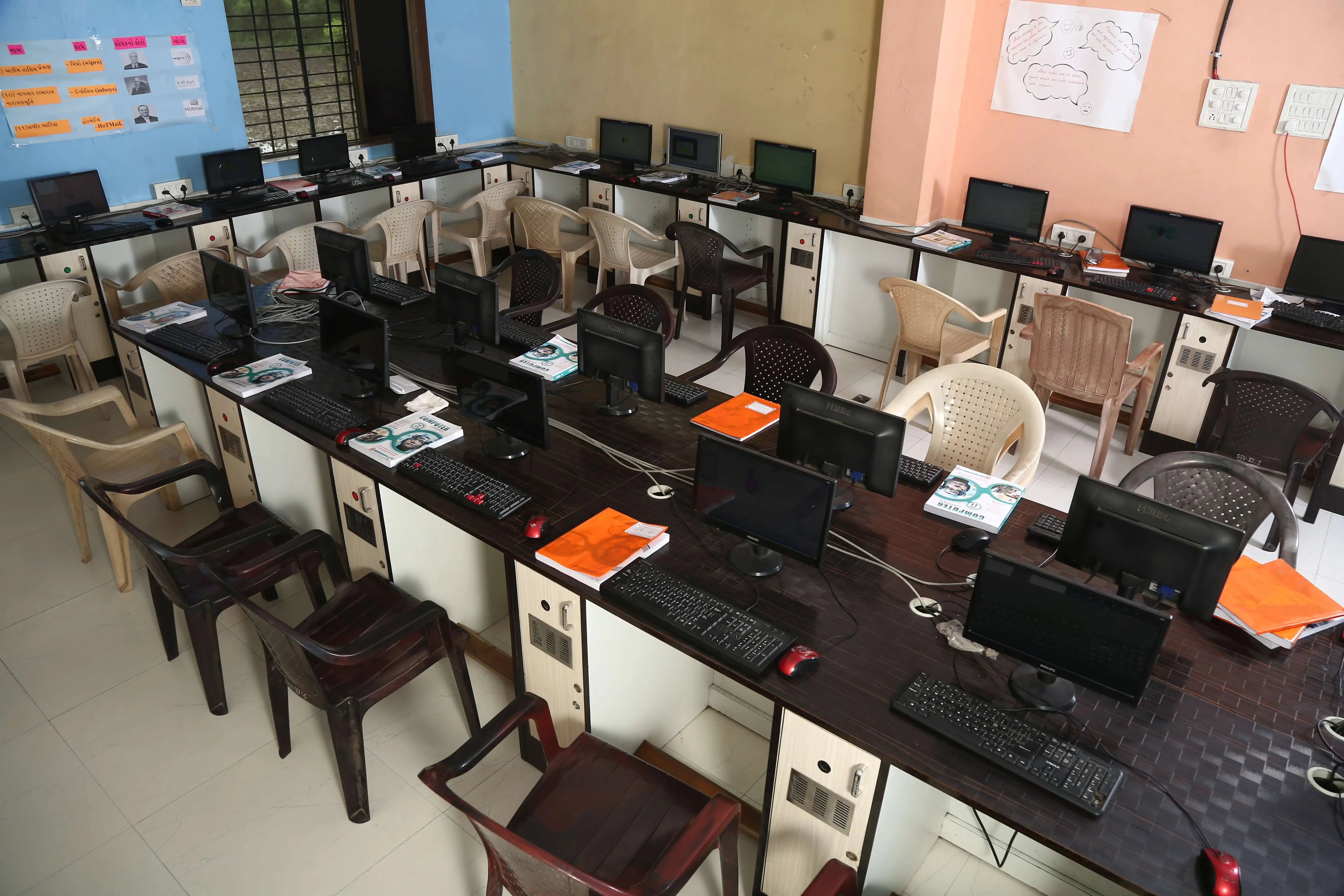 https://saraswat.creativediva.in/wp-content/uploads/2026/09/computer-lab.webp